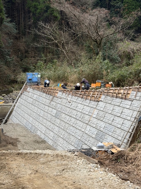 河川災害復旧工事を行っています